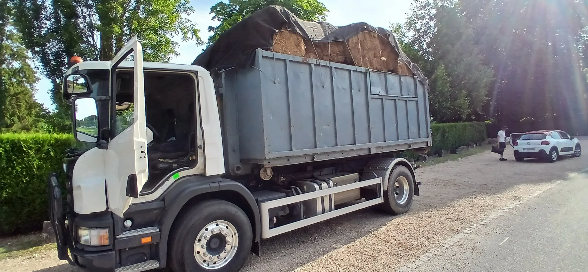Benne de chantier chargée dans l’Eure